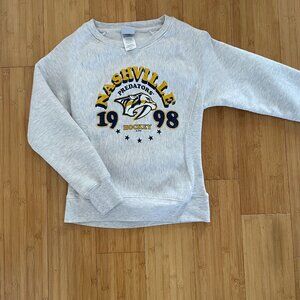 Women's NHL Nashville Preds Sweatshirt Size: Small